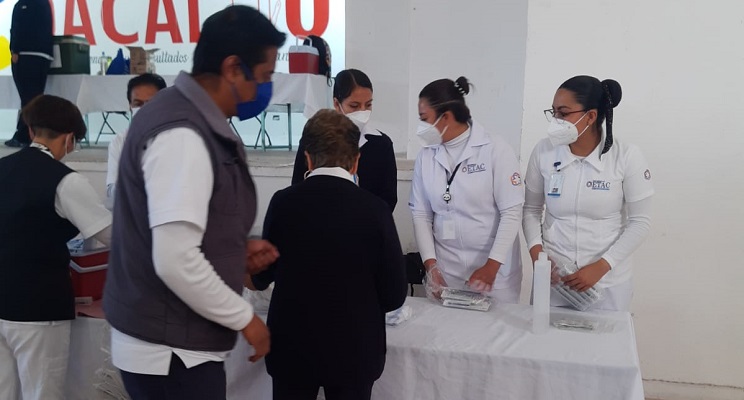Estudiantes de ETAC colaboran en aplicación de vacuna Covid-19